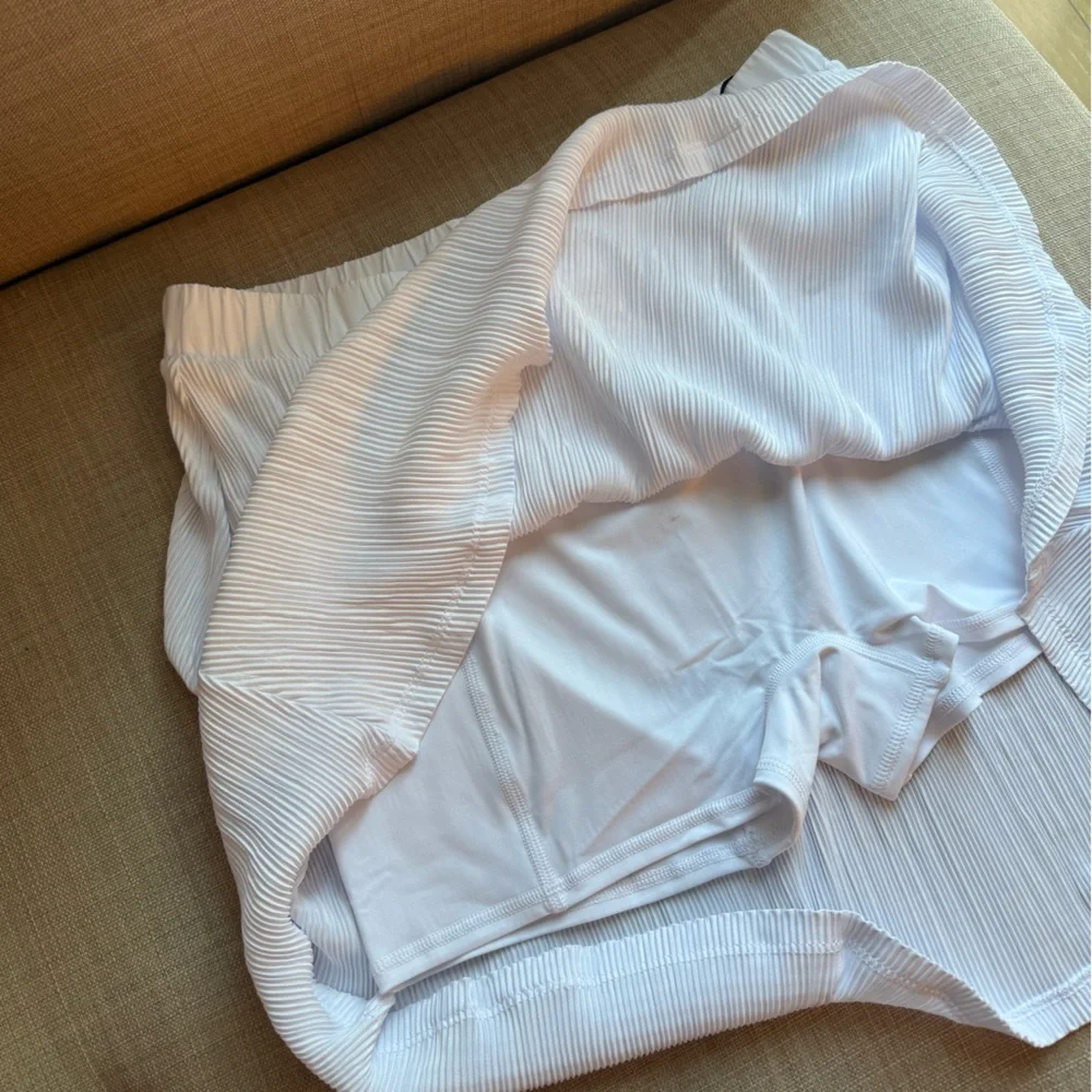 Alo yoga skirt.